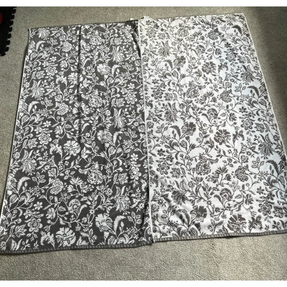 2 Threshold Performance Cotton Reversible Floral Bath Towel Gray White 61 x 31